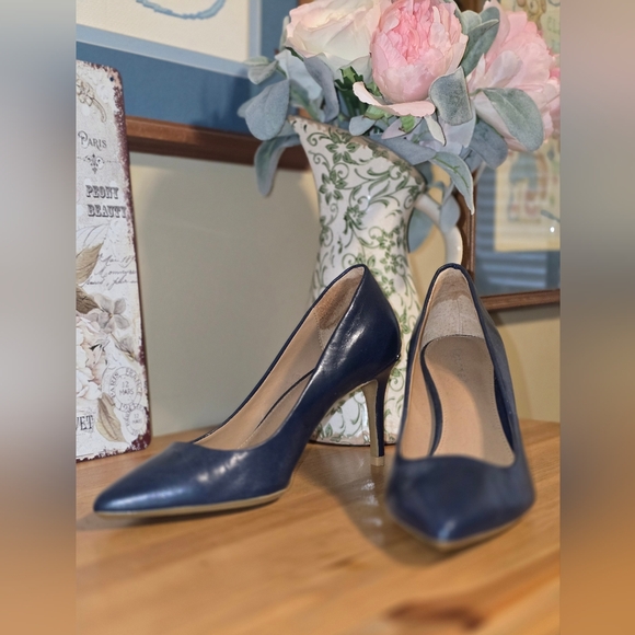 Calvin Klein Gayle Navy Leather Pump Heels Dressy Mid-Height Stilleto 3.27 Heels - Picture 1 of 12